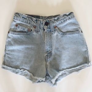 Vintage 512 Levi's Women's High-Waisted Shorts